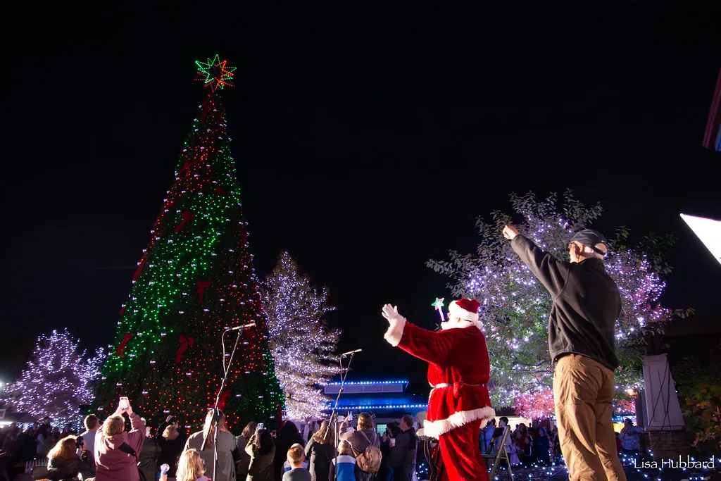 santa lighting the tree at pnc festival of lights
