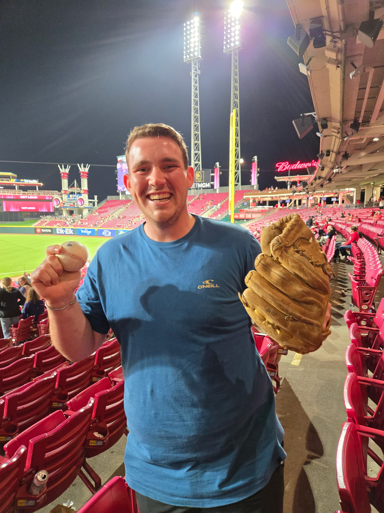 Fellow Dylan (Cheetah Outreach Trust) got to take a piece of Cincinnati home with him after this lucky catch!